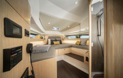 Bavaria VIDA 33, below decks