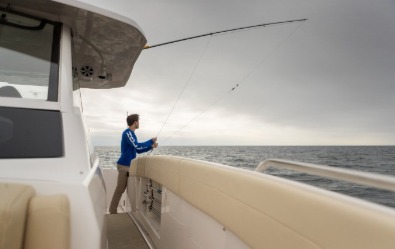 33 SAV, portside walk-thru