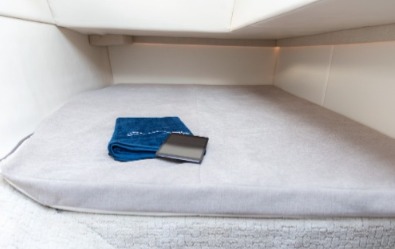 33 OBX, quarter berth