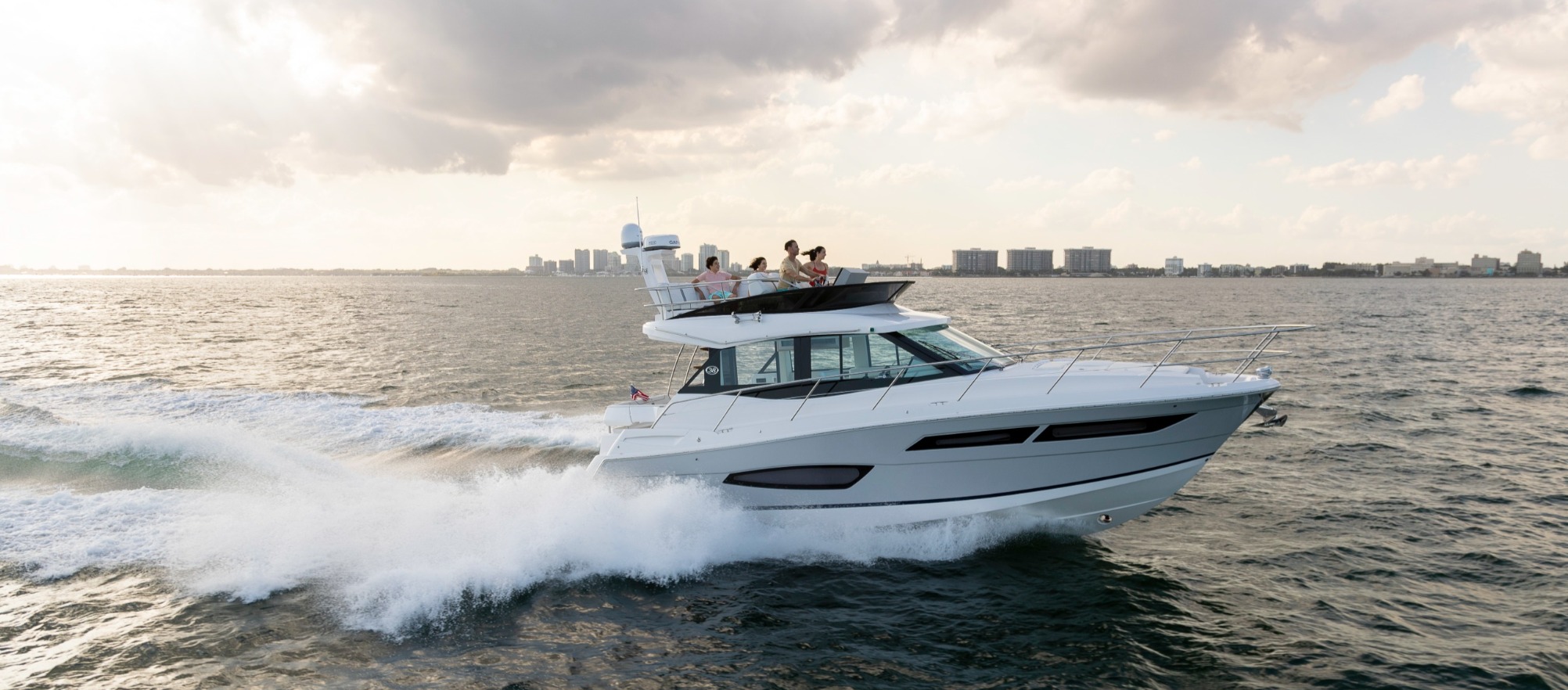 Regal 38 Fly, yachts