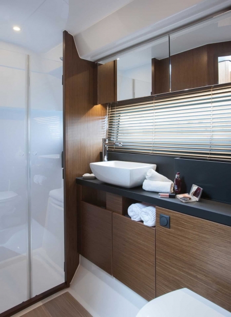 bavaria r40 fly image 10