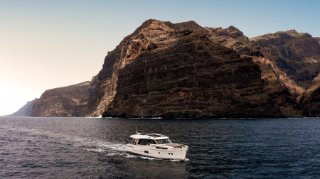 greenline 48 coupe new boat for sale - clipper marine uk image 2