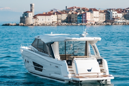 greenline 45 coupe new boat for sale - clipper marine uk image 2