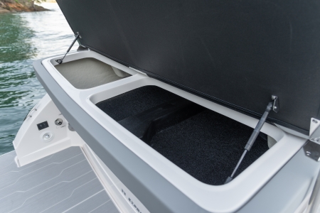 regal 33 express new boat for sale - clipper marine uk image 20