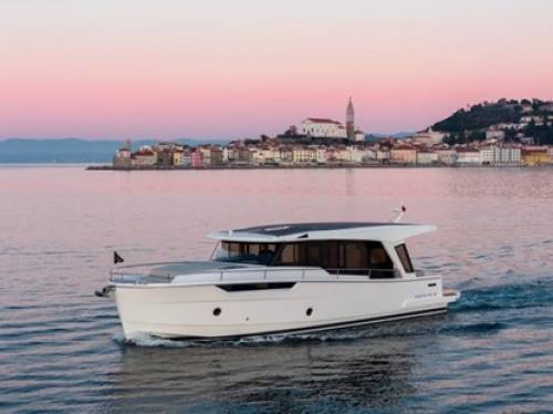 New Greenline 42 Reviewed by YachtBuyer