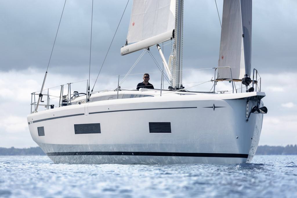Bavaria CRUISER 37