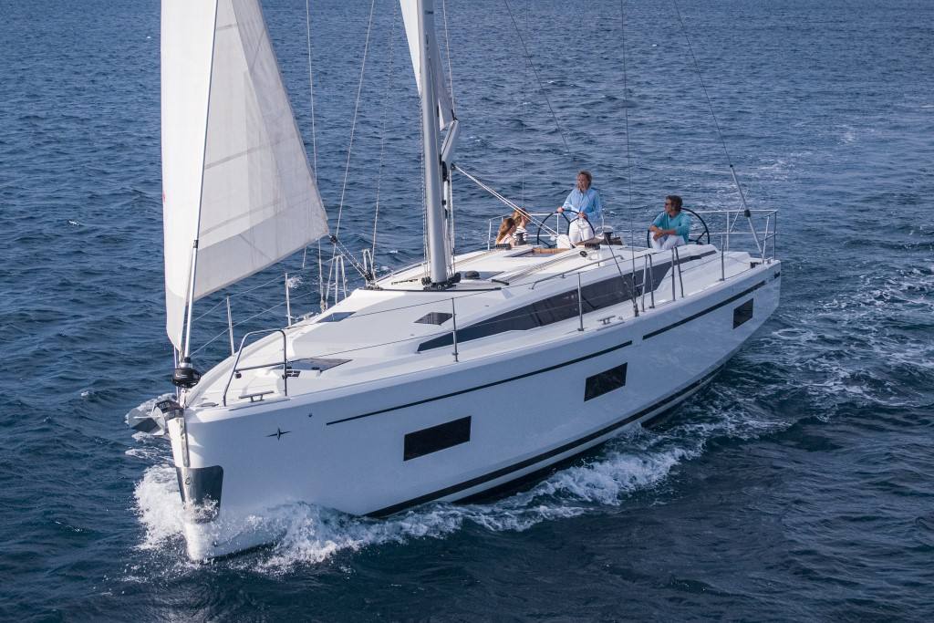 Bavaria CRUISER 37