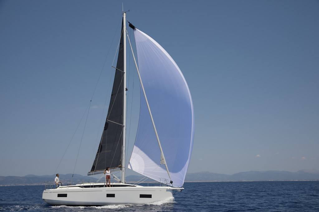 Bavaria CRUISER 37