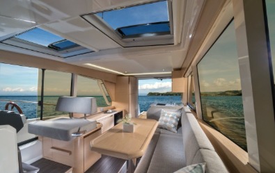 GREENLINE 39, step aboard