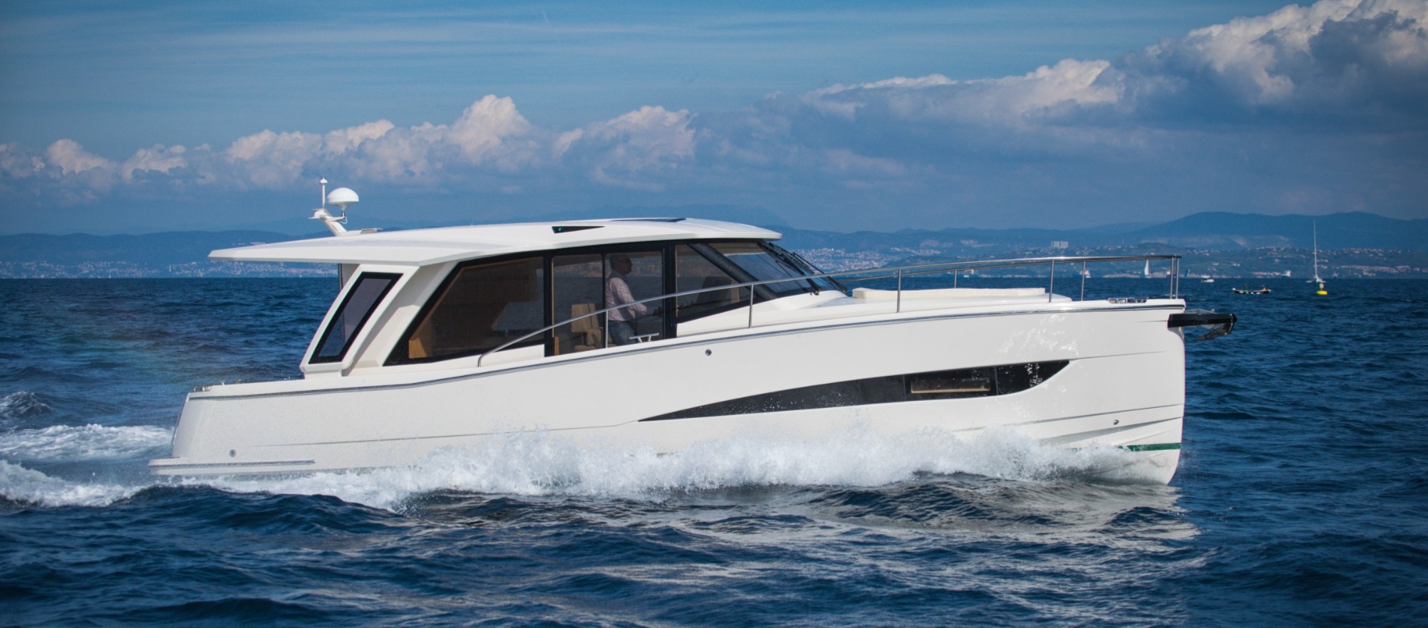 GREENLINE 39, yacht for sale