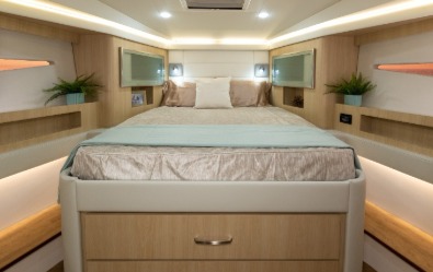 Regal 42 FXO, foreward stateroom