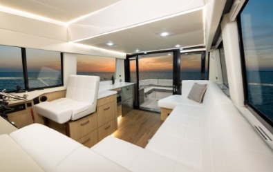 Regal 42 Fly, galley