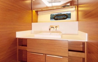 Bavaria S45 COUPE bathing area with a sink and drawers