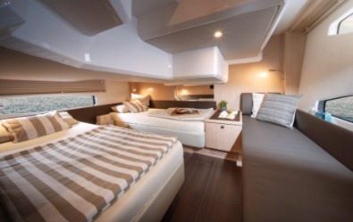 Bavaria SR36, space below deck